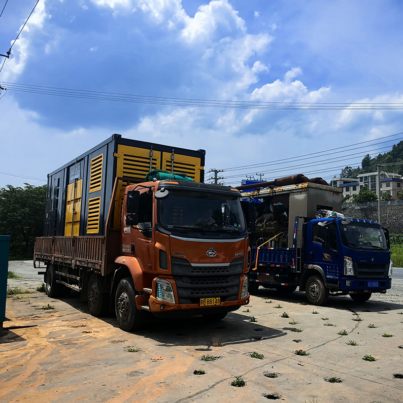 申通快递吉安智慧静音箱物流园租用两台静音箱柴油发电机组，总功率1200千瓦应急保电一天